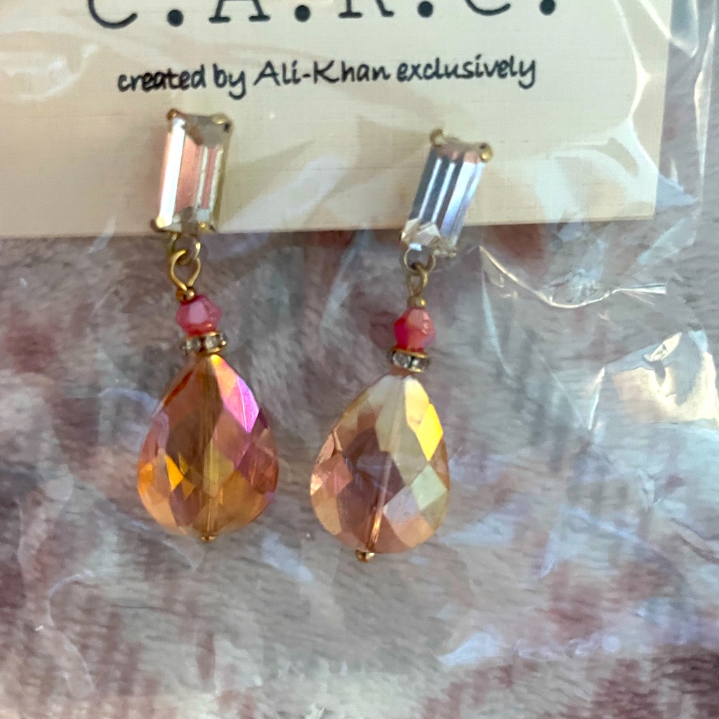 Authentic New Ali Khan Cake Earrings. New In Package. Peachy Pink Iridescence.